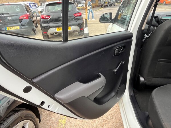 Used Hyundai i10 2012 for sale - 76094876: Photo 22