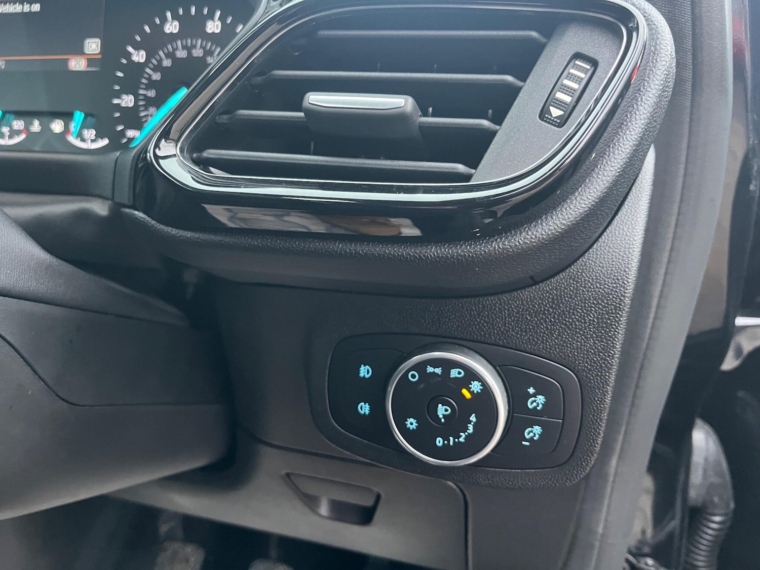 Used Ford Fiesta 2018 for sale - 76701044: Photo 17