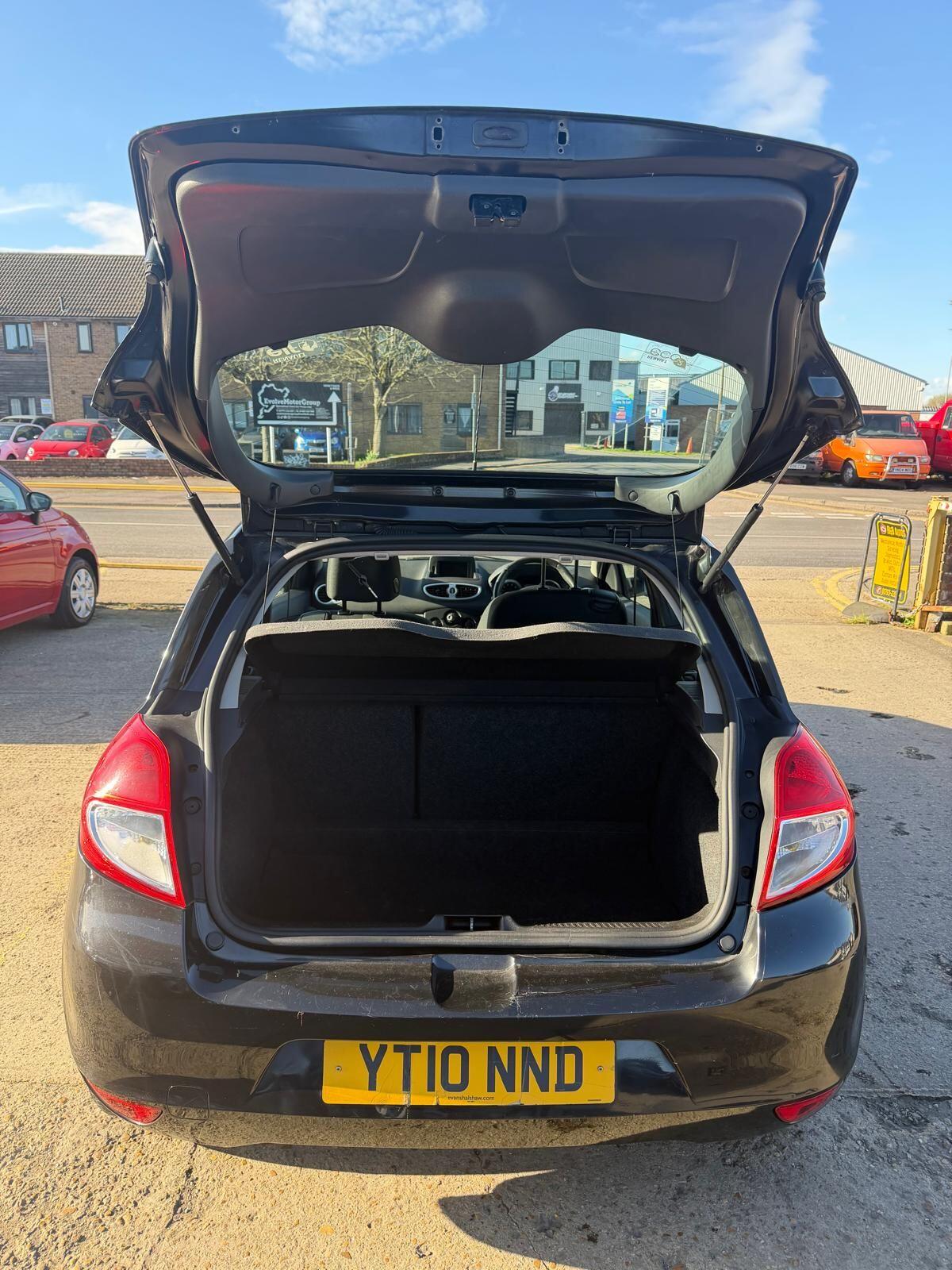 Used Renault Clio 2010 for sale - 77898385: Photo 12