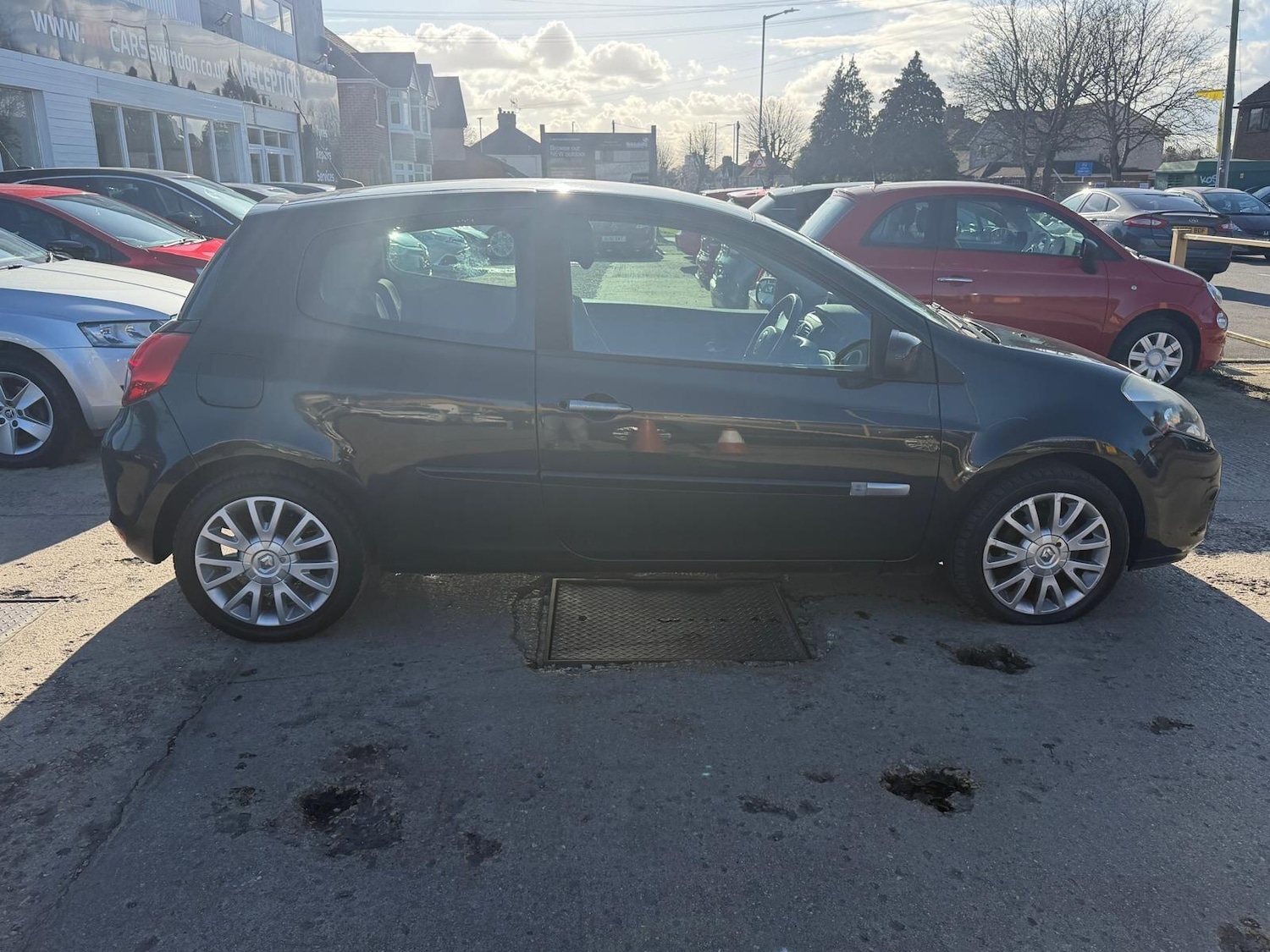 Used Renault Clio 2010 for sale - 77898385: Photo 5