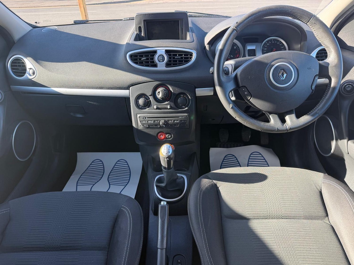 Used Renault Clio 2010 for sale - 77898385: Photo 7