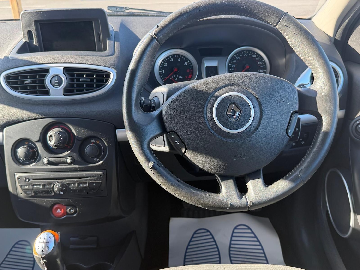 Used Renault Clio 2010 for sale - 77898385: Photo 8