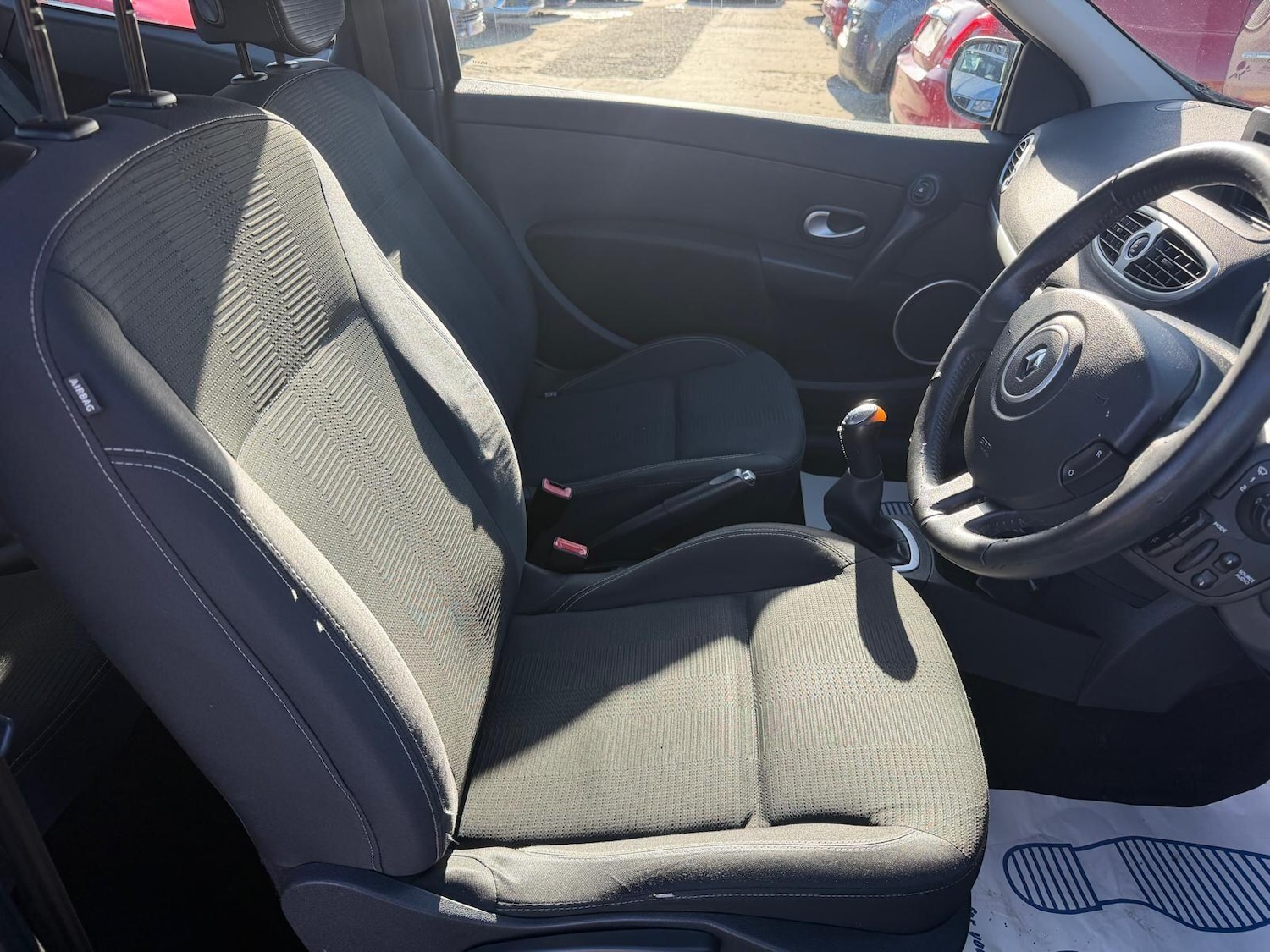 Used Renault Clio 2010 for sale - 77898385: Photo 9