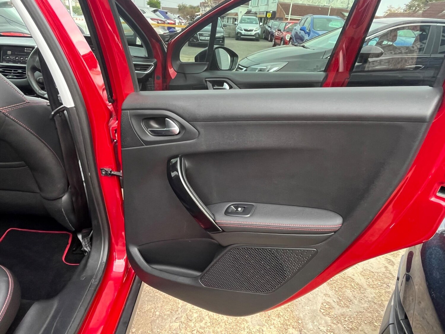 Used Peugeot 2008 2018 for sale - 76166343: Photo 28