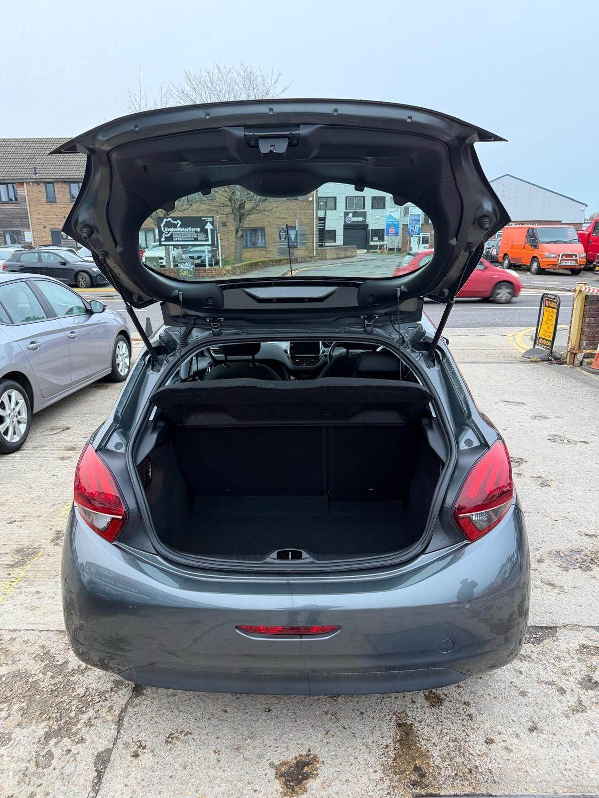 Used Peugeot 208 2017 for sale - 77564911: Photo 14