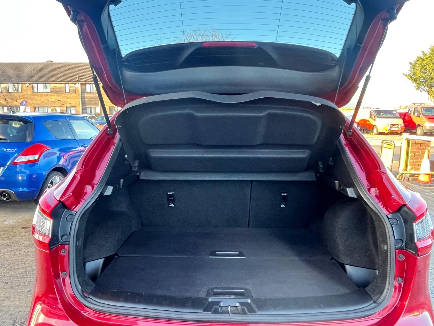 Used Nissan Qashqai 2018 for sale - 76700784: Photo 38