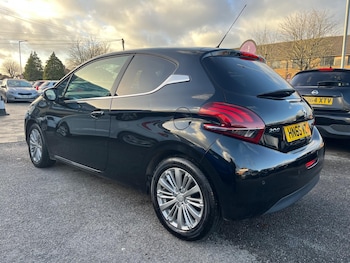 Used Peugeot 208 2016 for sale - 76753024: Photo
