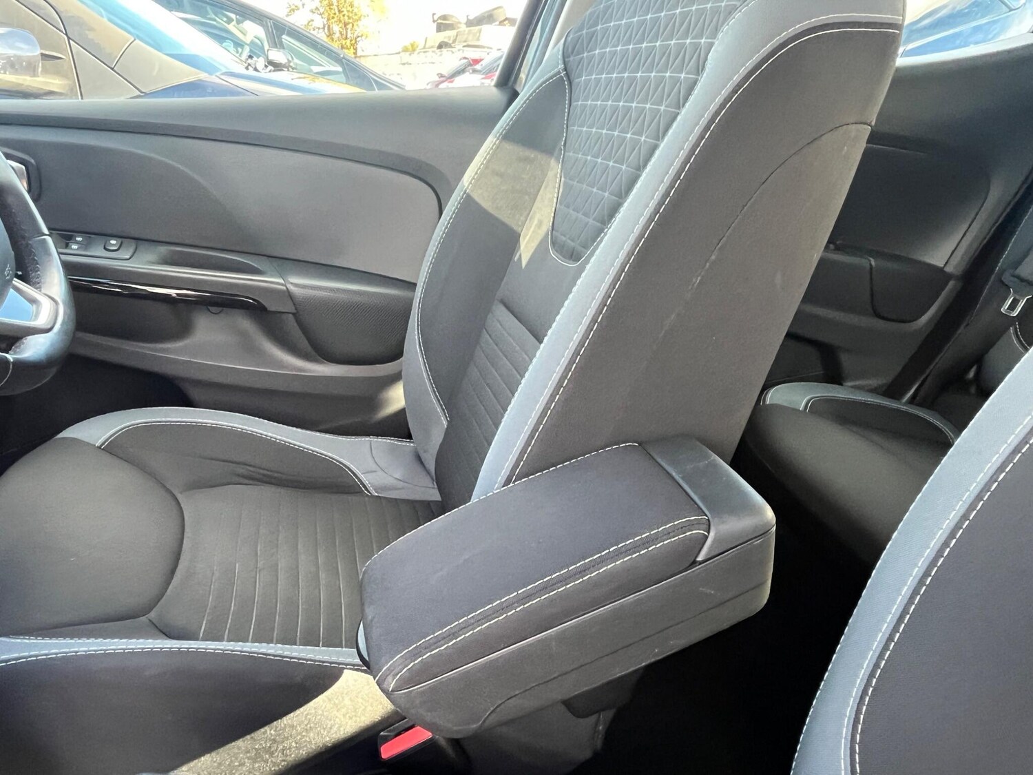 Used Renault Clio 2016 for sale - 75927819: Photo 32