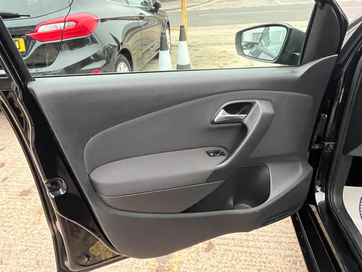 Used Volkswagen Polo 2010 for sale - 77040123: Photo 20