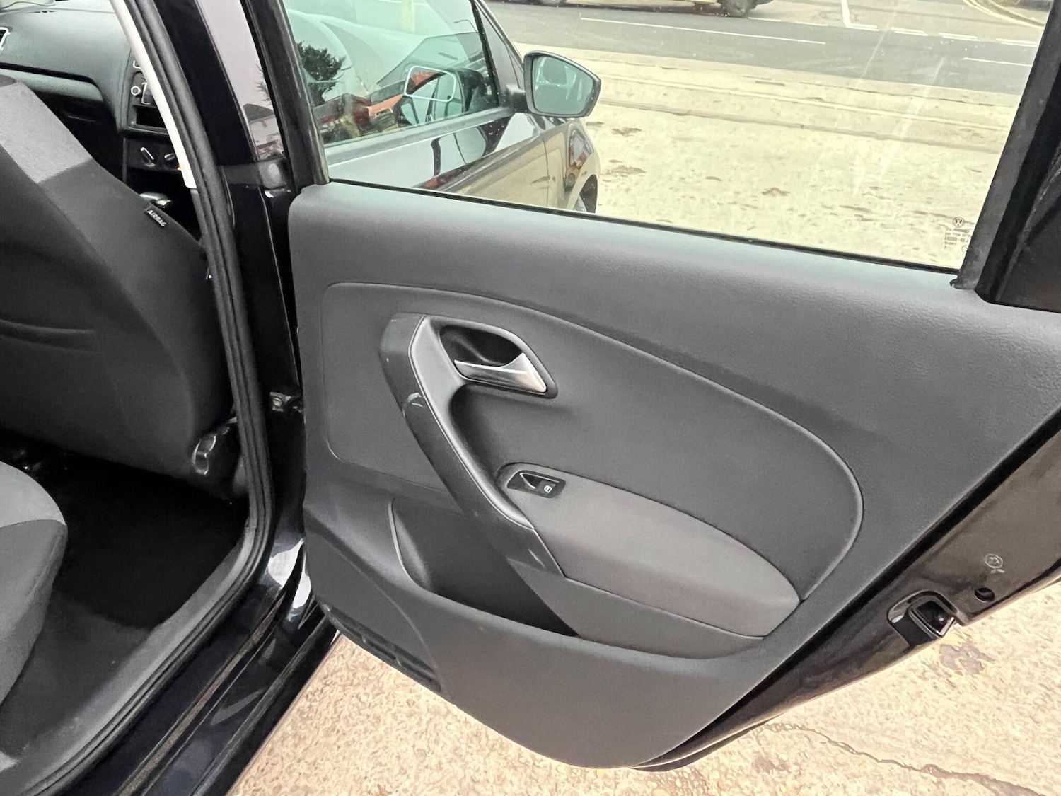 Used Volkswagen Polo 2010 for sale - 77040123: Photo 22