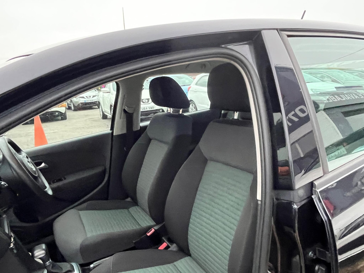 Used Volkswagen Polo 2010 for sale - 77040123: Photo 30