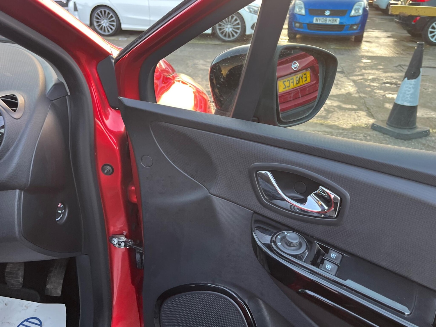 Used Renault Clio 2013 for sale - 76832158: Photo 19