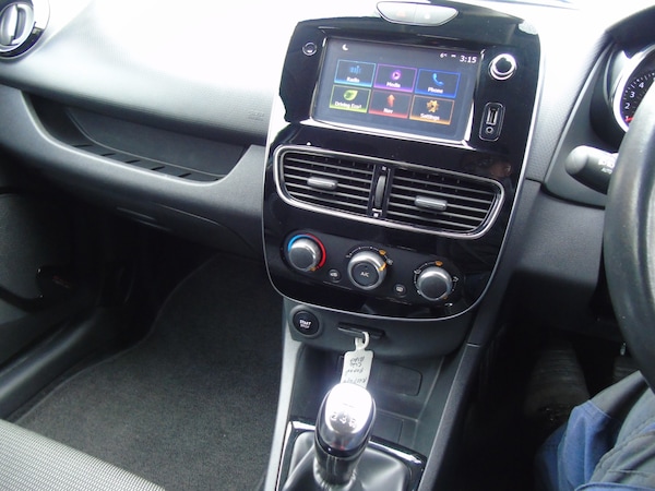 Used Renault Clio 2017 for sale - 74459125: Photo 21