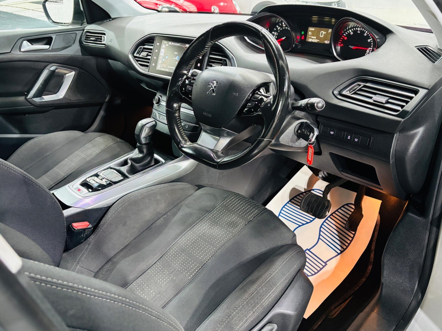 Used Peugeot 308 2015 for sale - 76409353: Photo 10