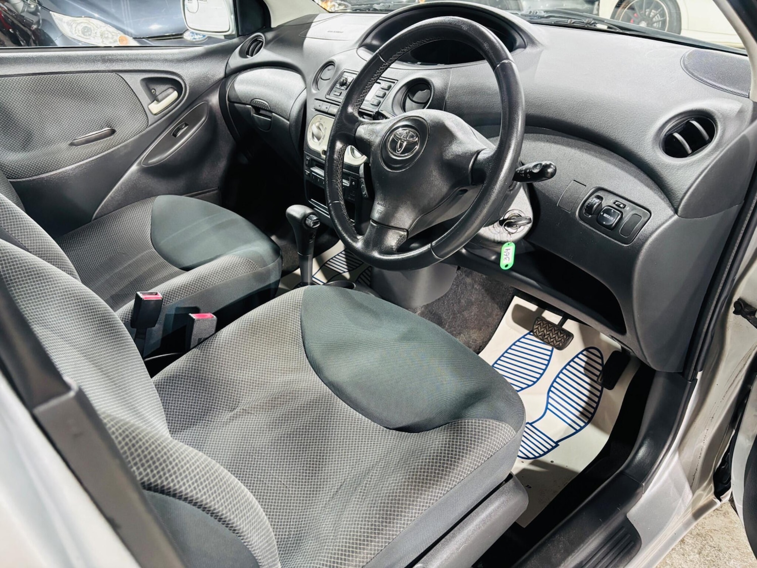 Used Toyota Yaris 2004 for sale - 76700619: Photo 10