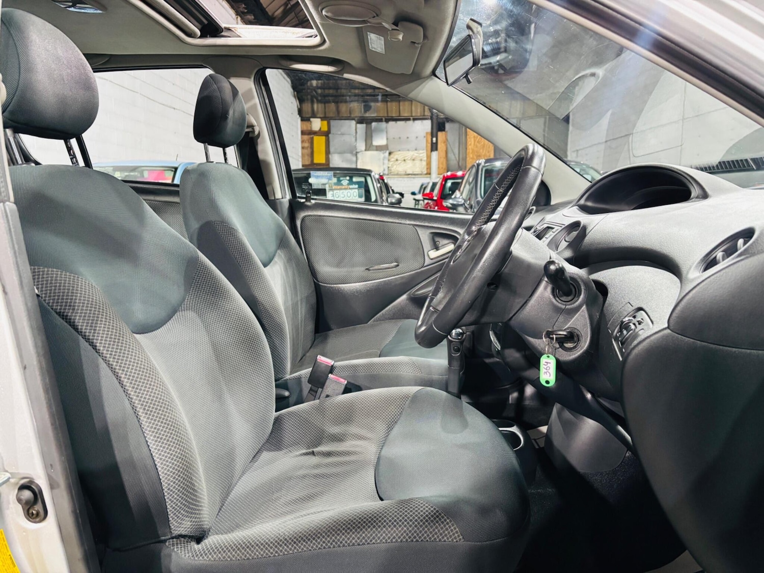 Used Toyota Yaris 2004 for sale - 76700619: Photo 13