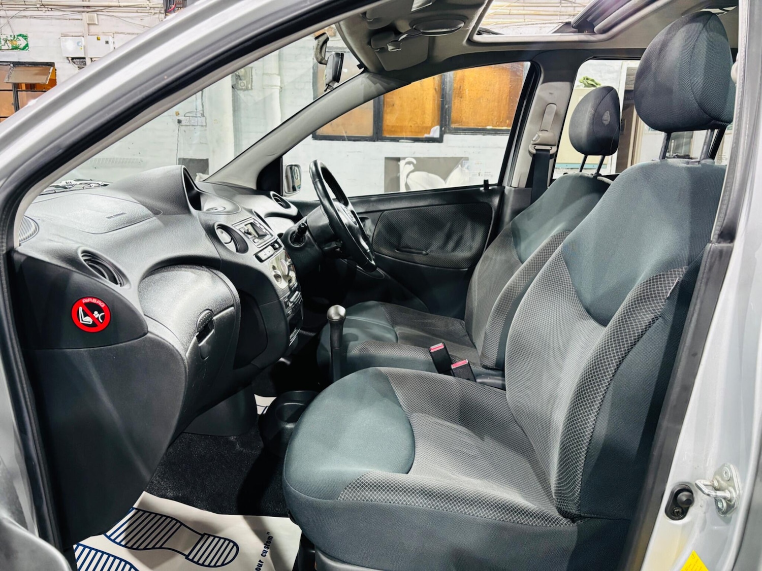 Used Toyota Yaris 2004 for sale - 76700619: Photo 15