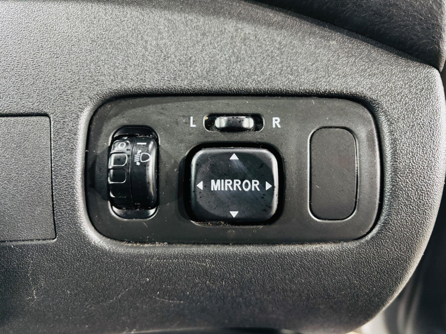 Used Toyota Yaris 2004 for sale - 76700619: Photo 18