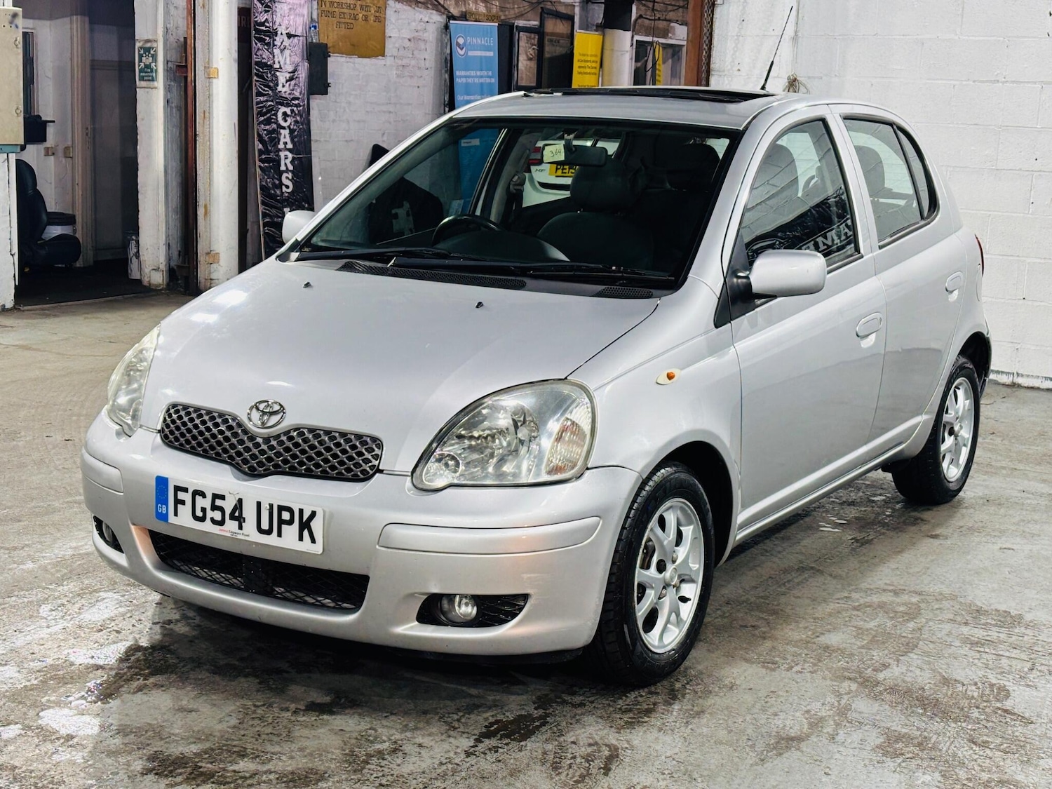 Used Toyota Yaris 2004 for sale - 76700619: Photo 4