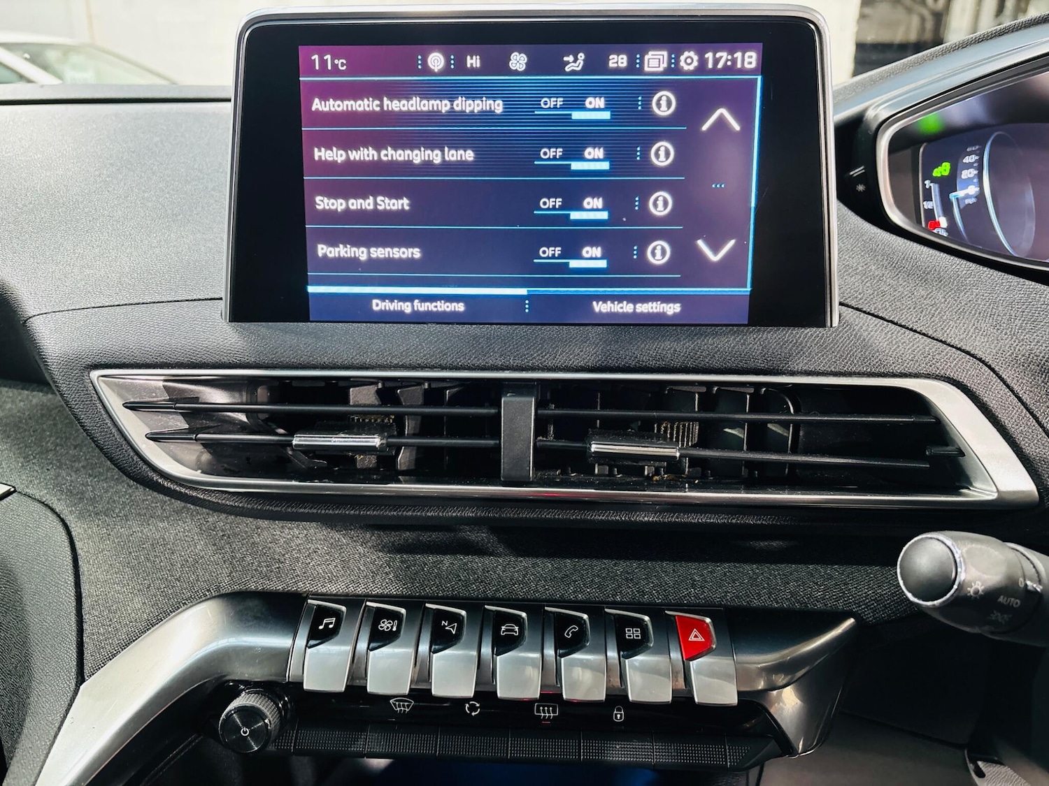 Used Peugeot 3008 2019 for sale - 76377349: Photo 25