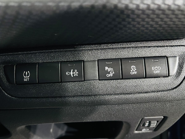 Used Peugeot 2008 2015 for sale - 76270783: Photo 19