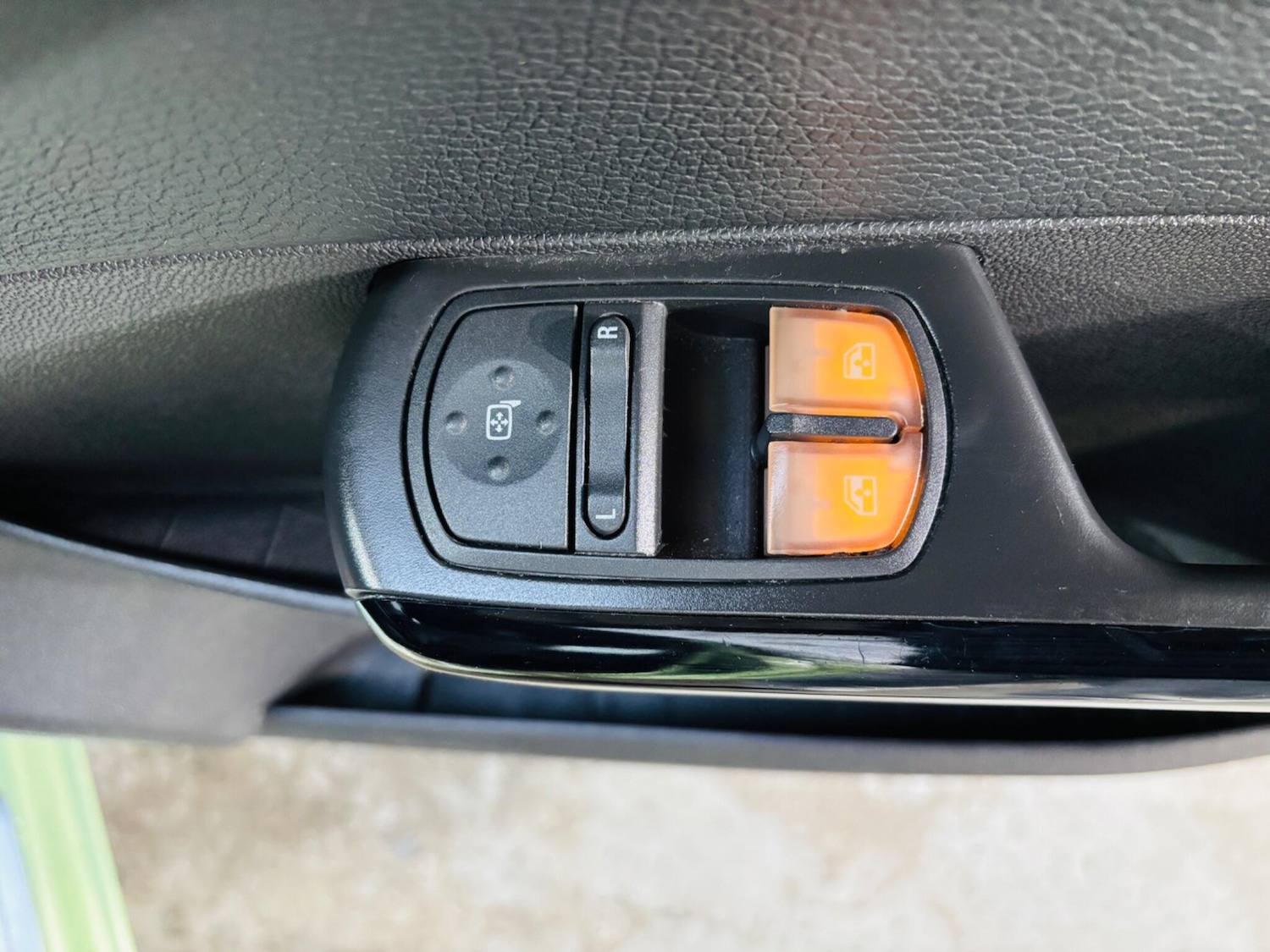 Used Vauxhall Corsa 2009 for sale - 77054031: Photo 17