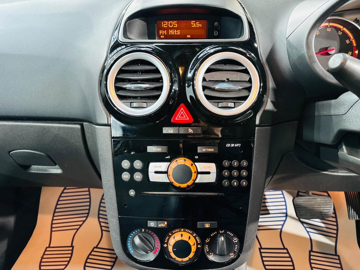 Used Vauxhall Corsa 2009 for sale - 77054031: Photo 22