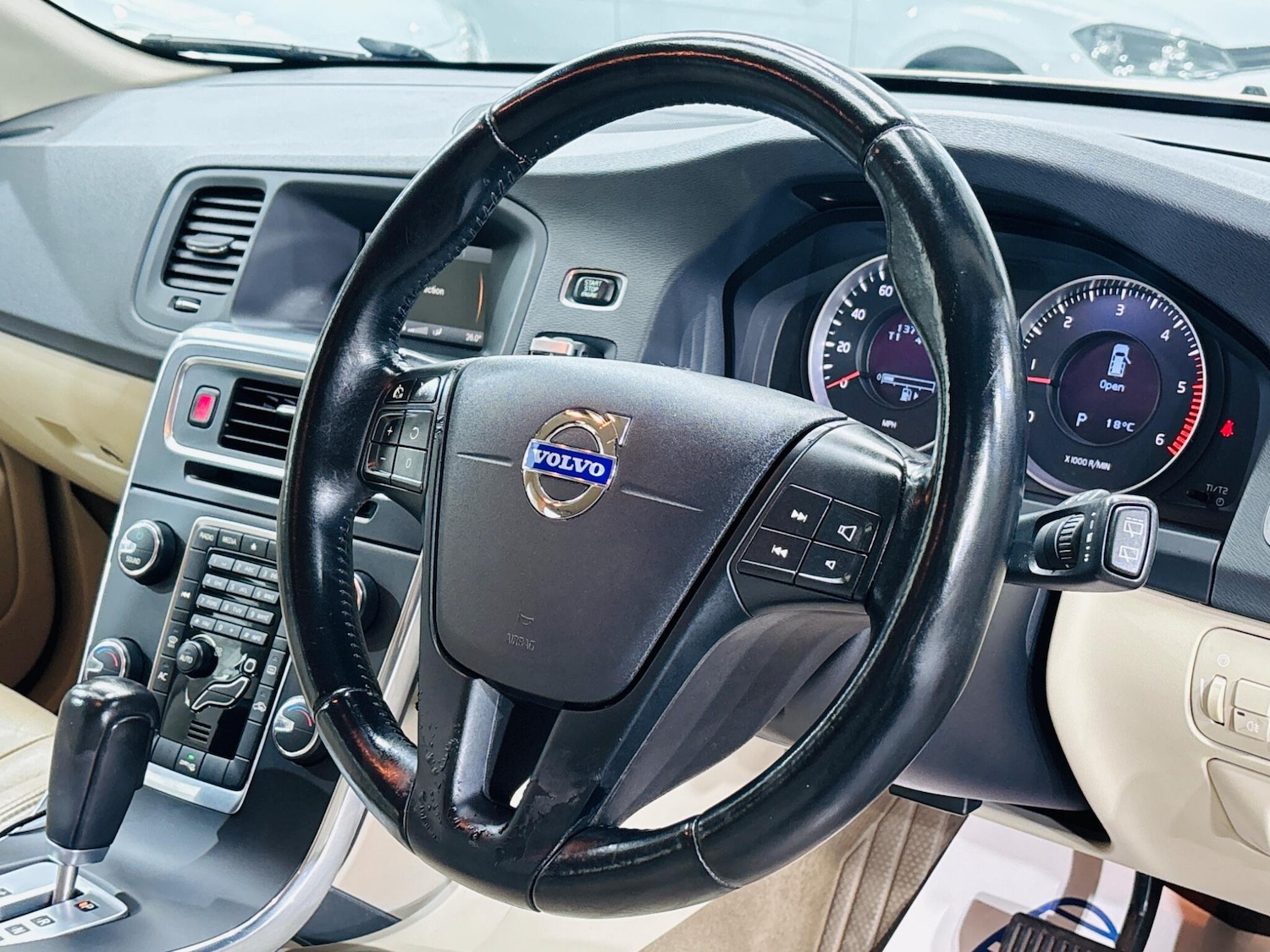 Used Volvo V60 2012 for sale - 76013858: Photo 11