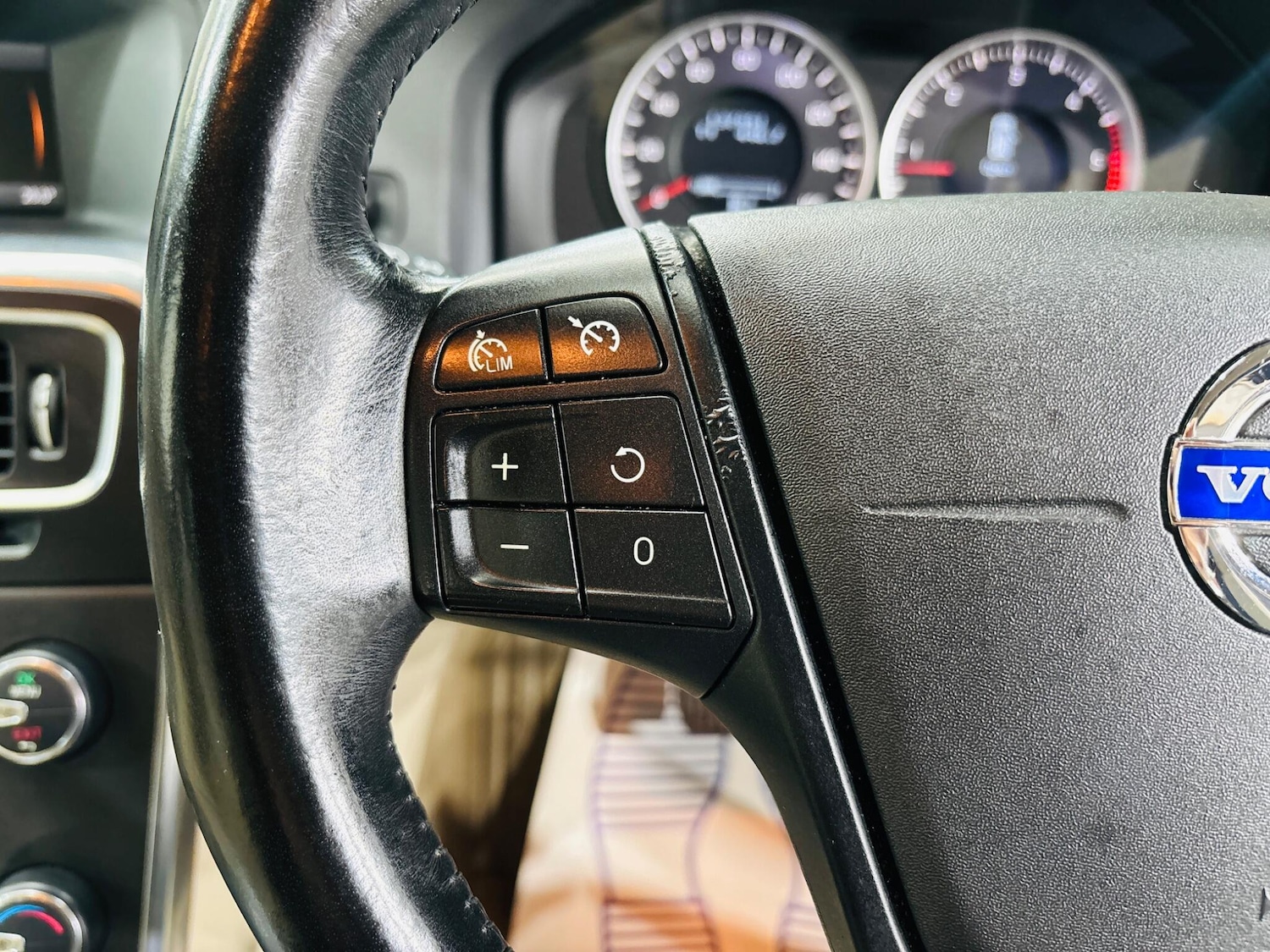 Used Volvo V60 2012 for sale - 76013858: Photo 17