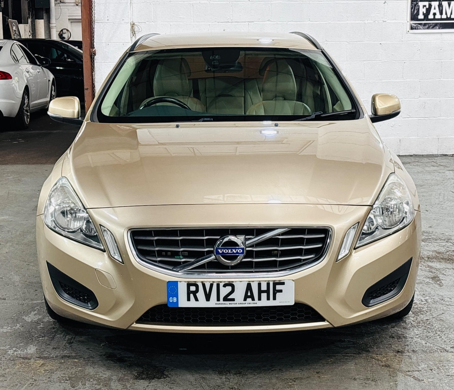 Used Volvo V60 2012 for sale - 76013858: Photo 2
