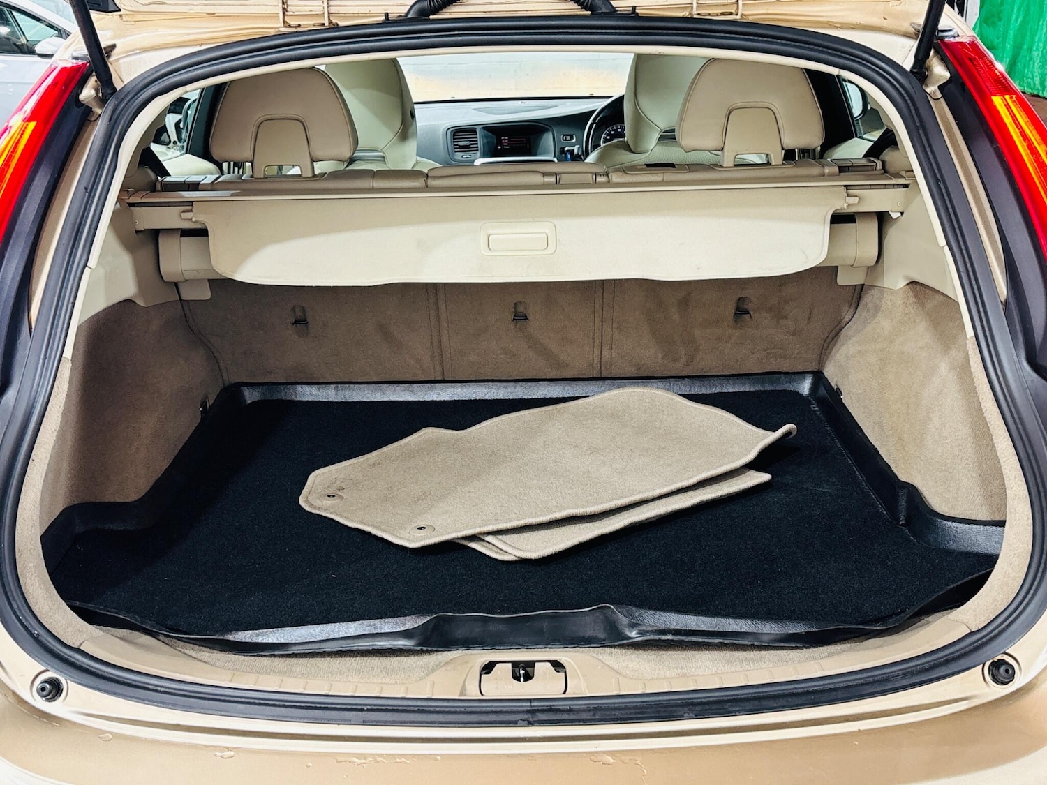 Used Volvo V60 2012 for sale - 76013858: Photo 29