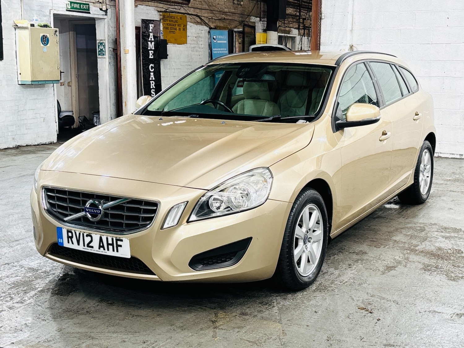 Used Volvo V60 2012 for sale - 76013858: Photo 4
