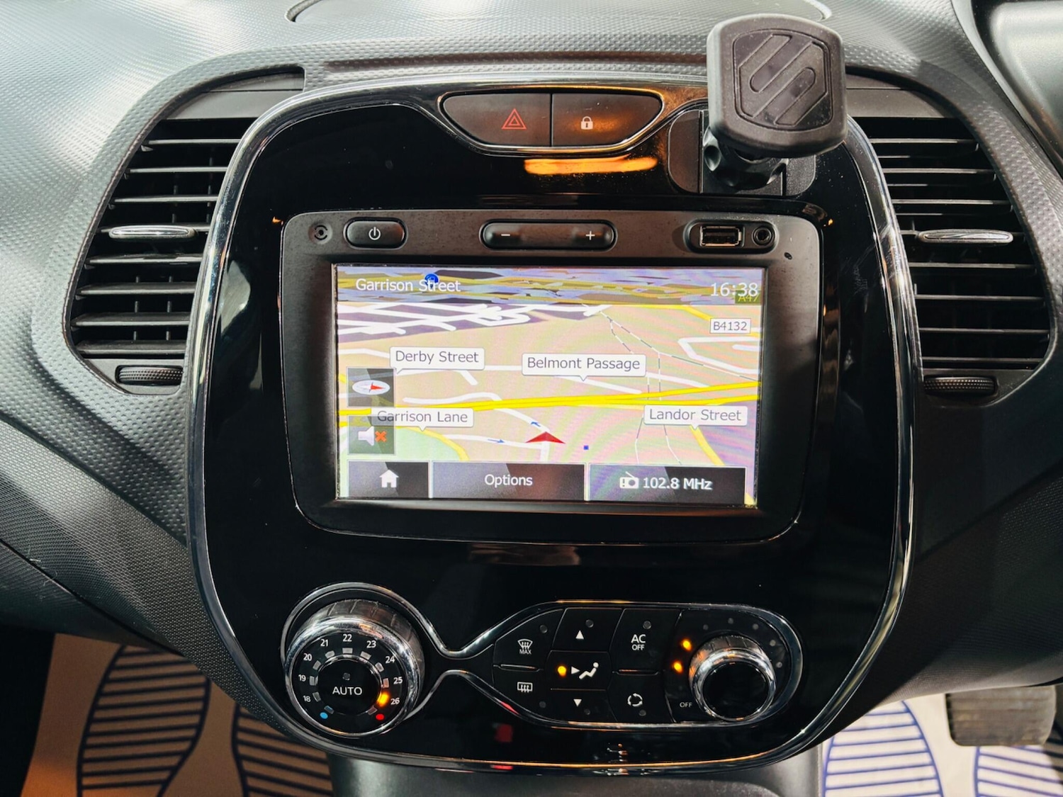 Used Renault Captur 2015 for sale - 77784104: Photo 21