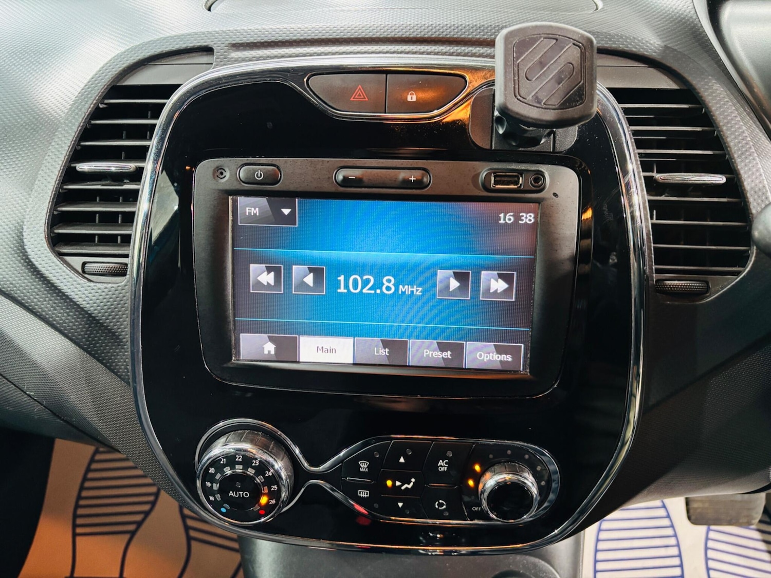 Used Renault Captur 2015 for sale - 77784104: Photo 24