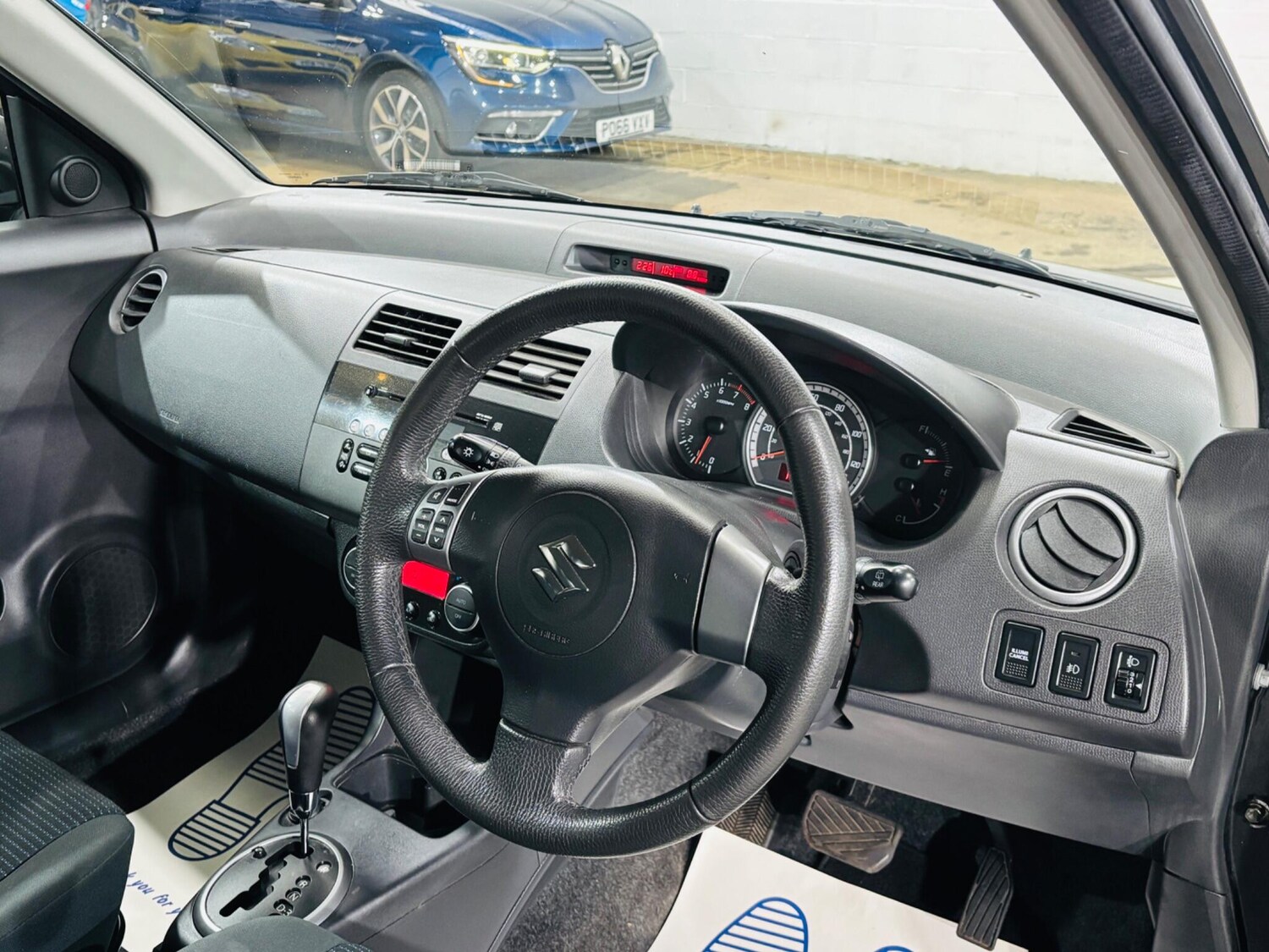 Used Suzuki Swift 2010 for sale - 77908450: Photo 11