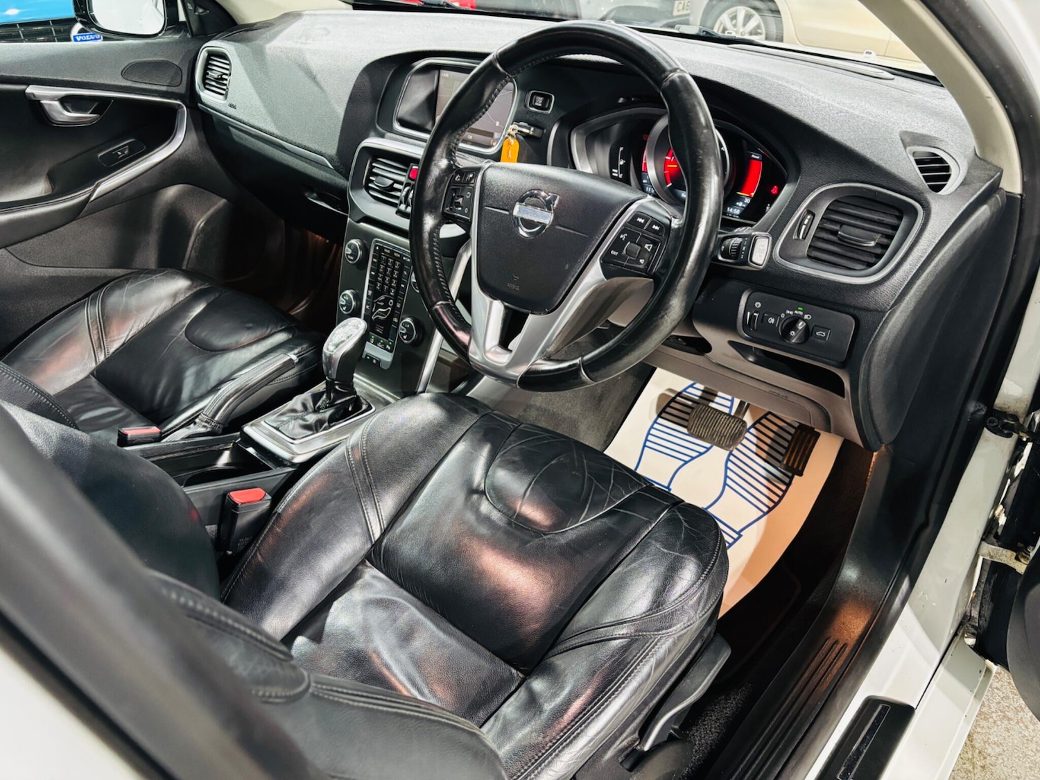 Used Volvo V40 2013 for sale - 76865437: Photo 10