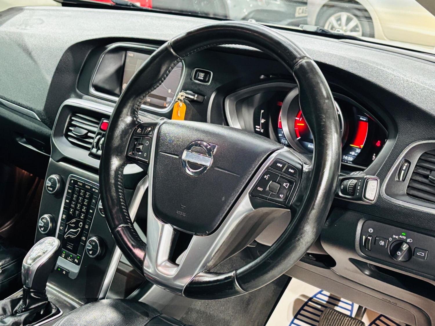 Used Volvo V40 2013 for sale - 76865437: Photo 11