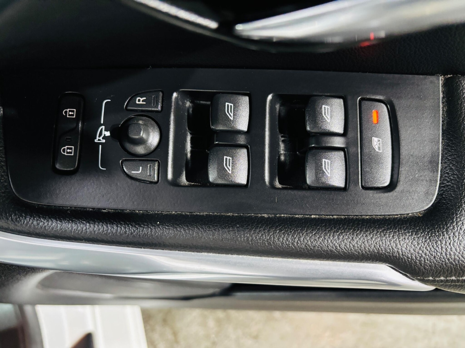 Used Volvo V40 2013 for sale - 76865437: Photo 17