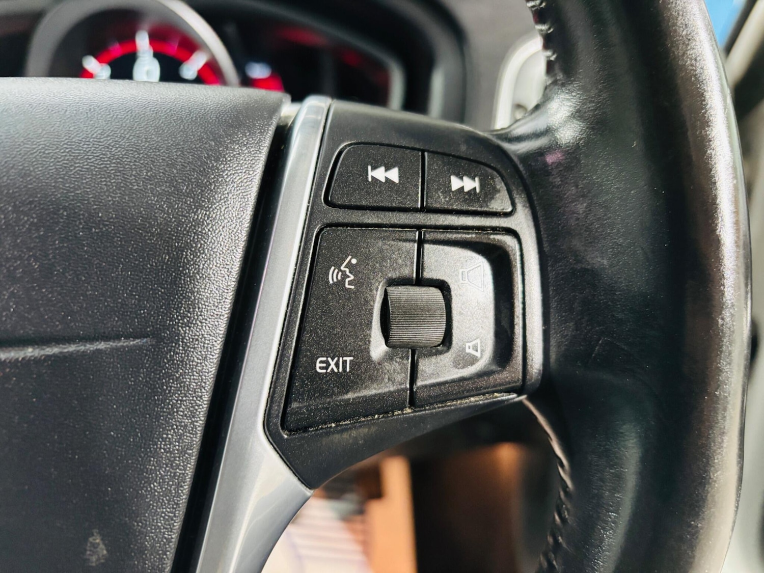 Used Volvo V40 2013 for sale - 76865437: Photo 19