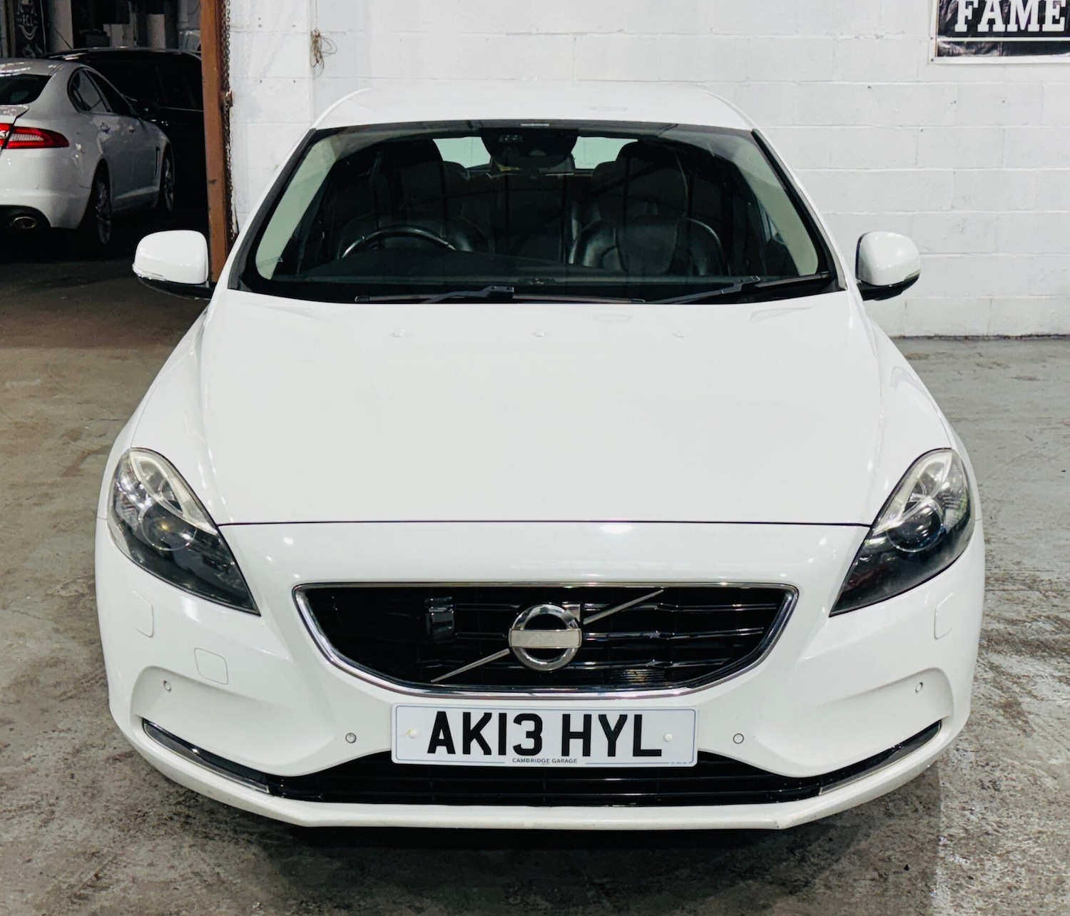 Used Volvo V40 2013 for sale - 76865437: Photo 2
