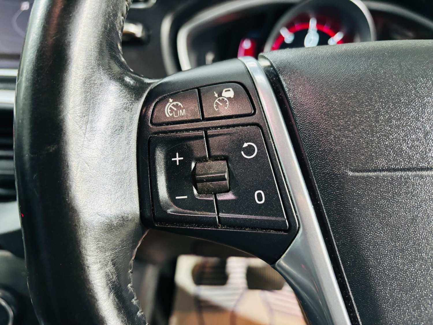 Used Volvo V40 2013 for sale - 76865437: Photo 20