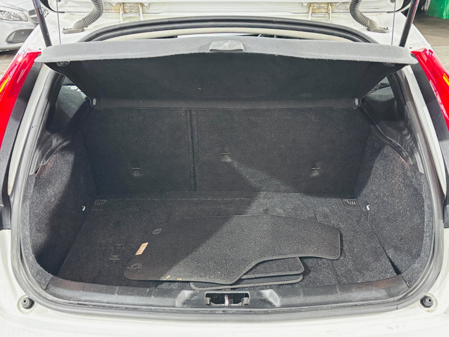 Used Volvo V40 2013 for sale - 76865437: Photo 31