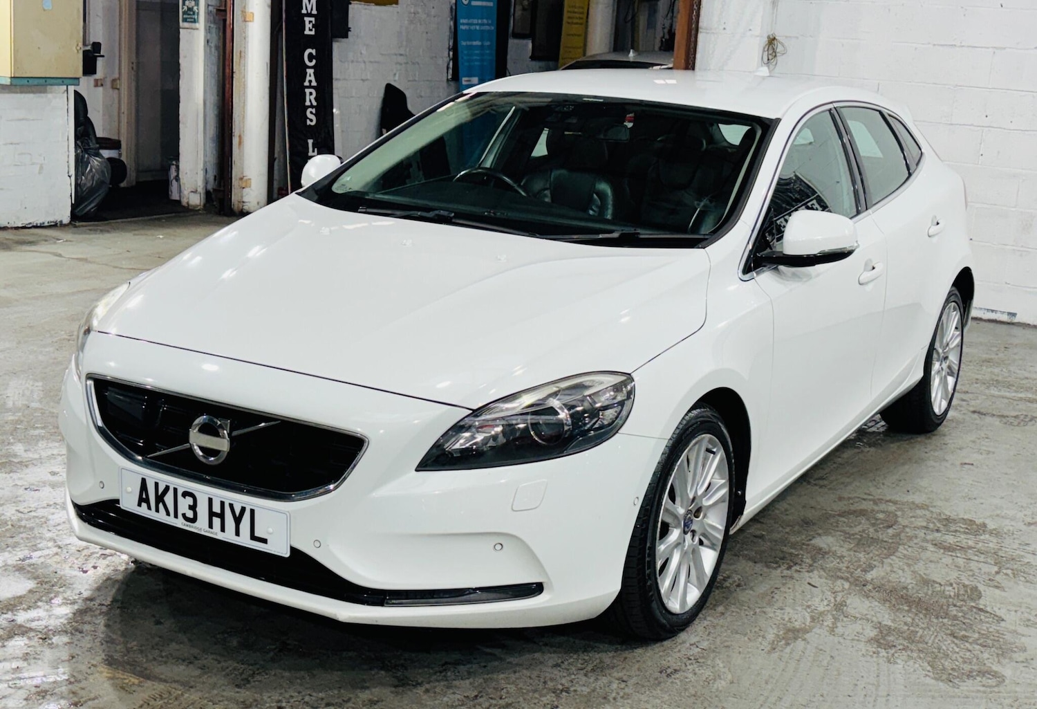 Used Volvo V40 2013 for sale - 76865437: Photo 4