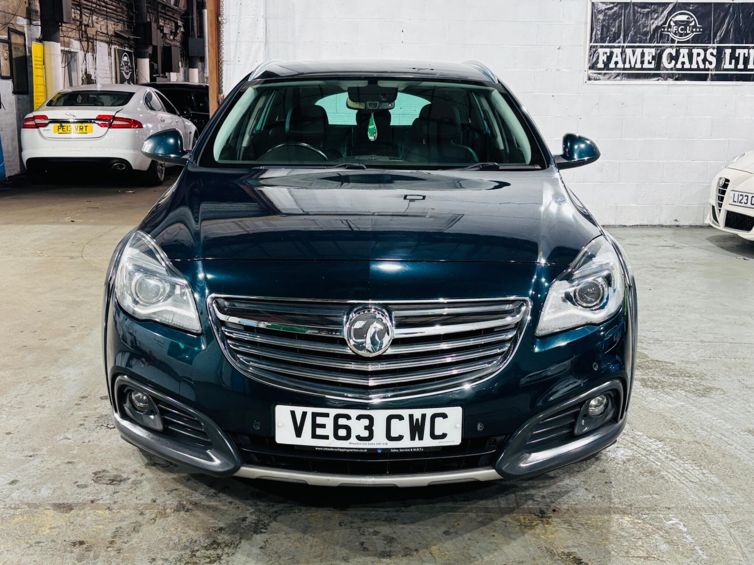 Used Vauxhall Insignia 2014 for sale - 76976820: Photo 2