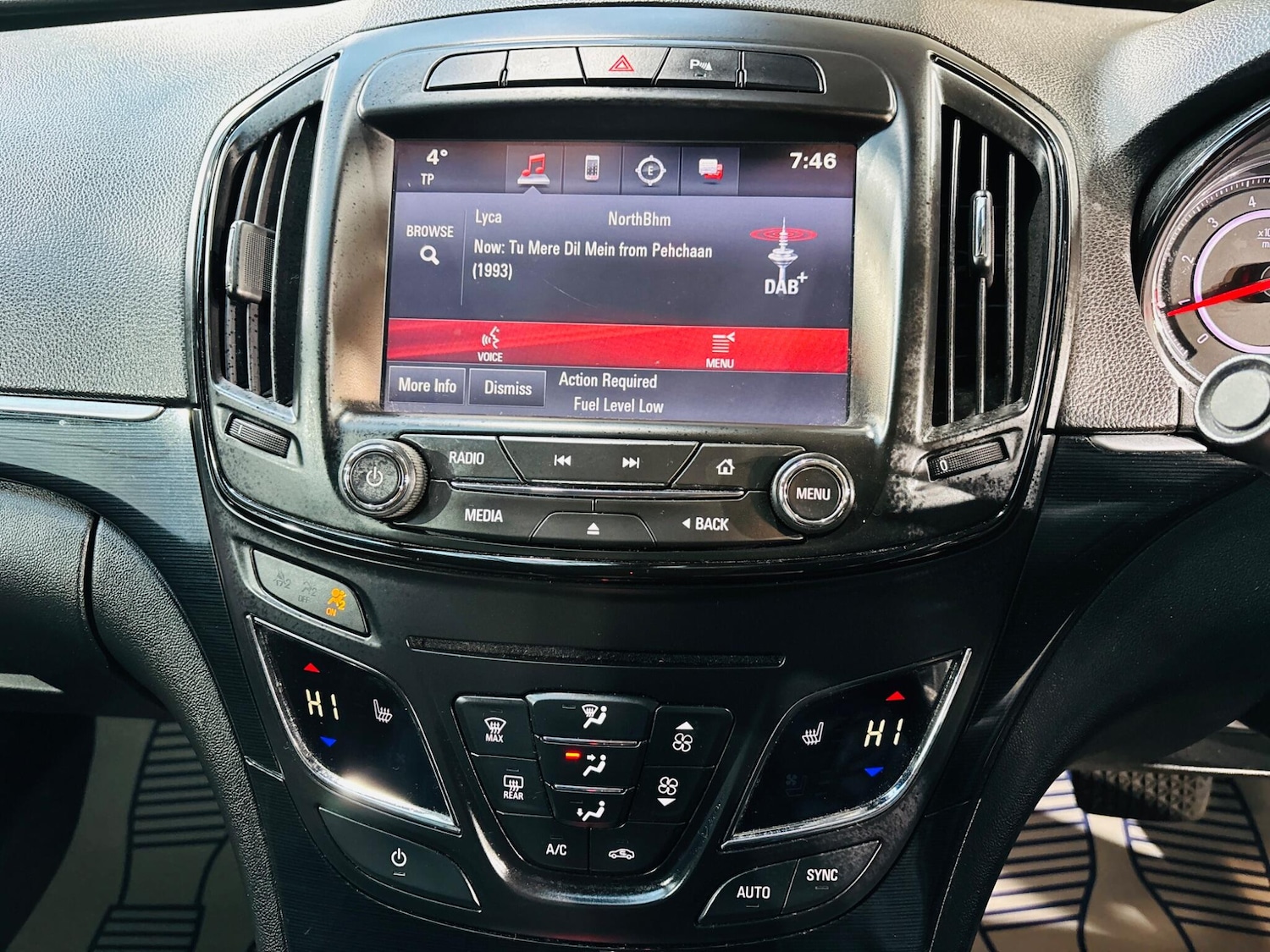 Used Vauxhall Insignia 2015 for sale - 76644840: Photo 24