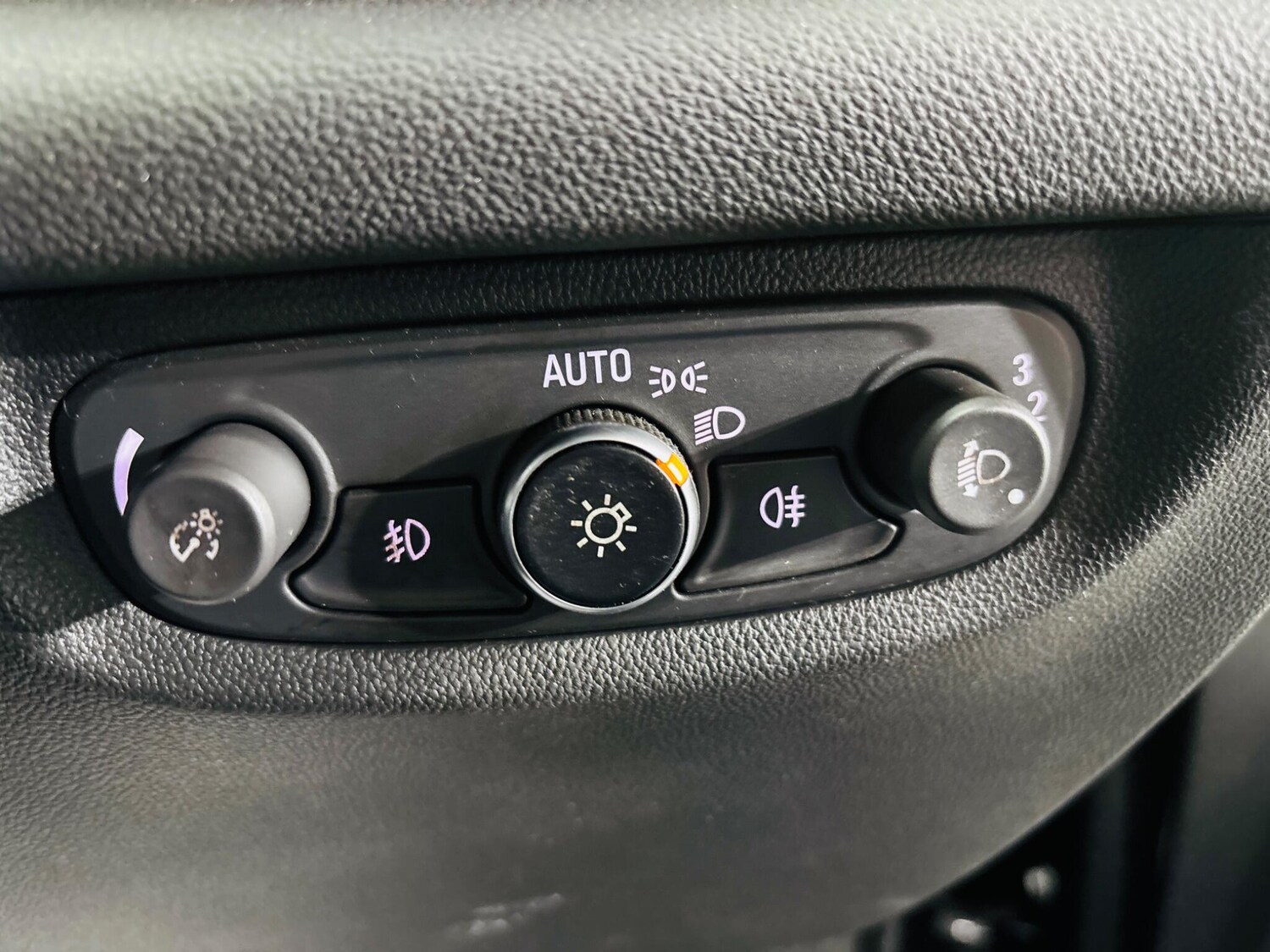 Used Vauxhall Insignia 2018 for sale - 77839697: Photo 19