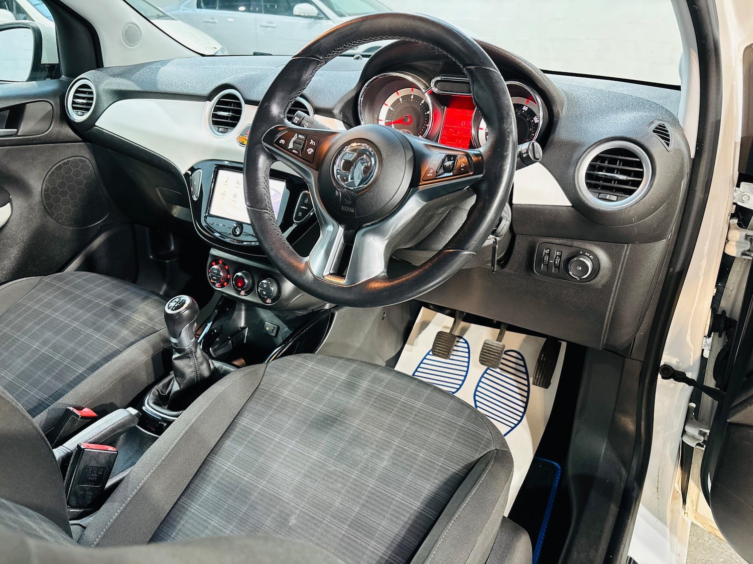 Used Vauxhall ADAM 2015 for sale - 76200325: Photo 10