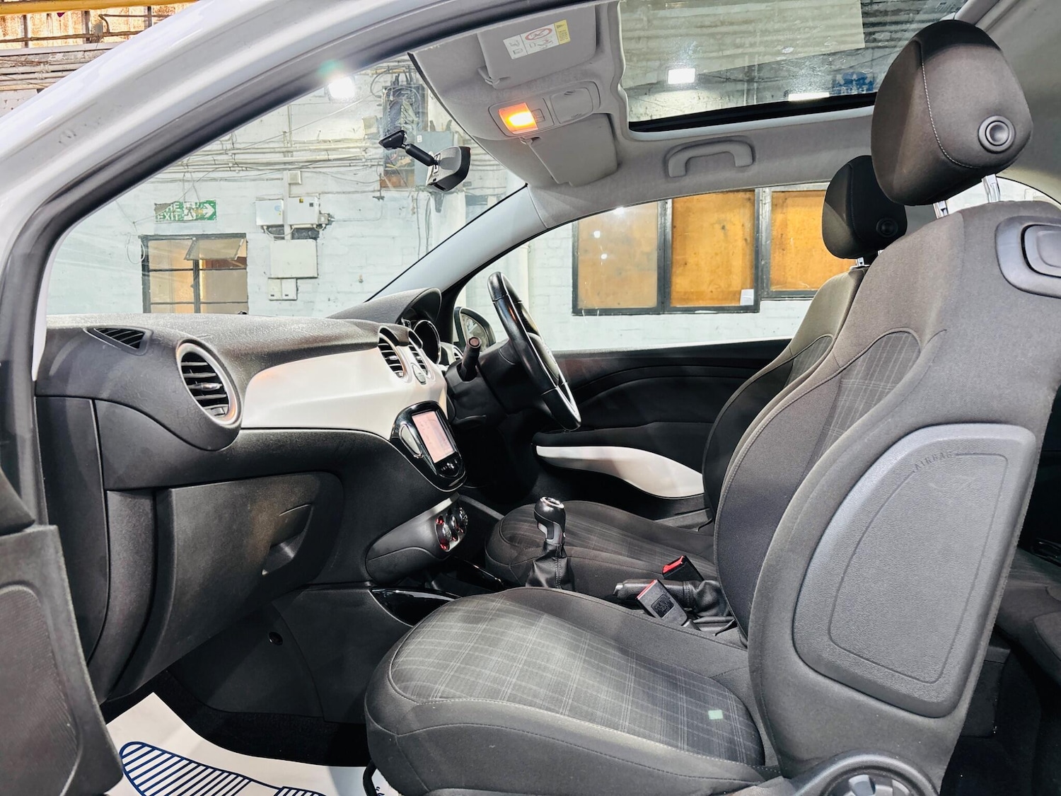 Used Vauxhall ADAM 2015 for sale - 76200325: Photo 15