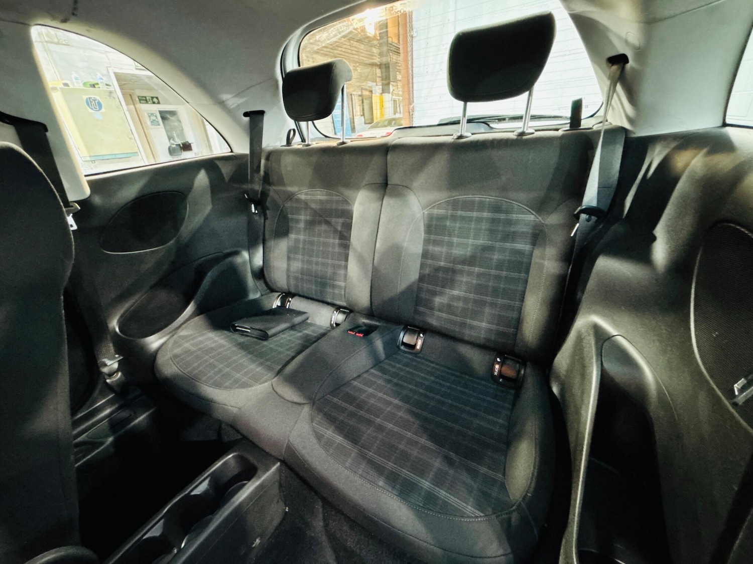 Used Vauxhall ADAM 2015 for sale - 76200325: Photo 16