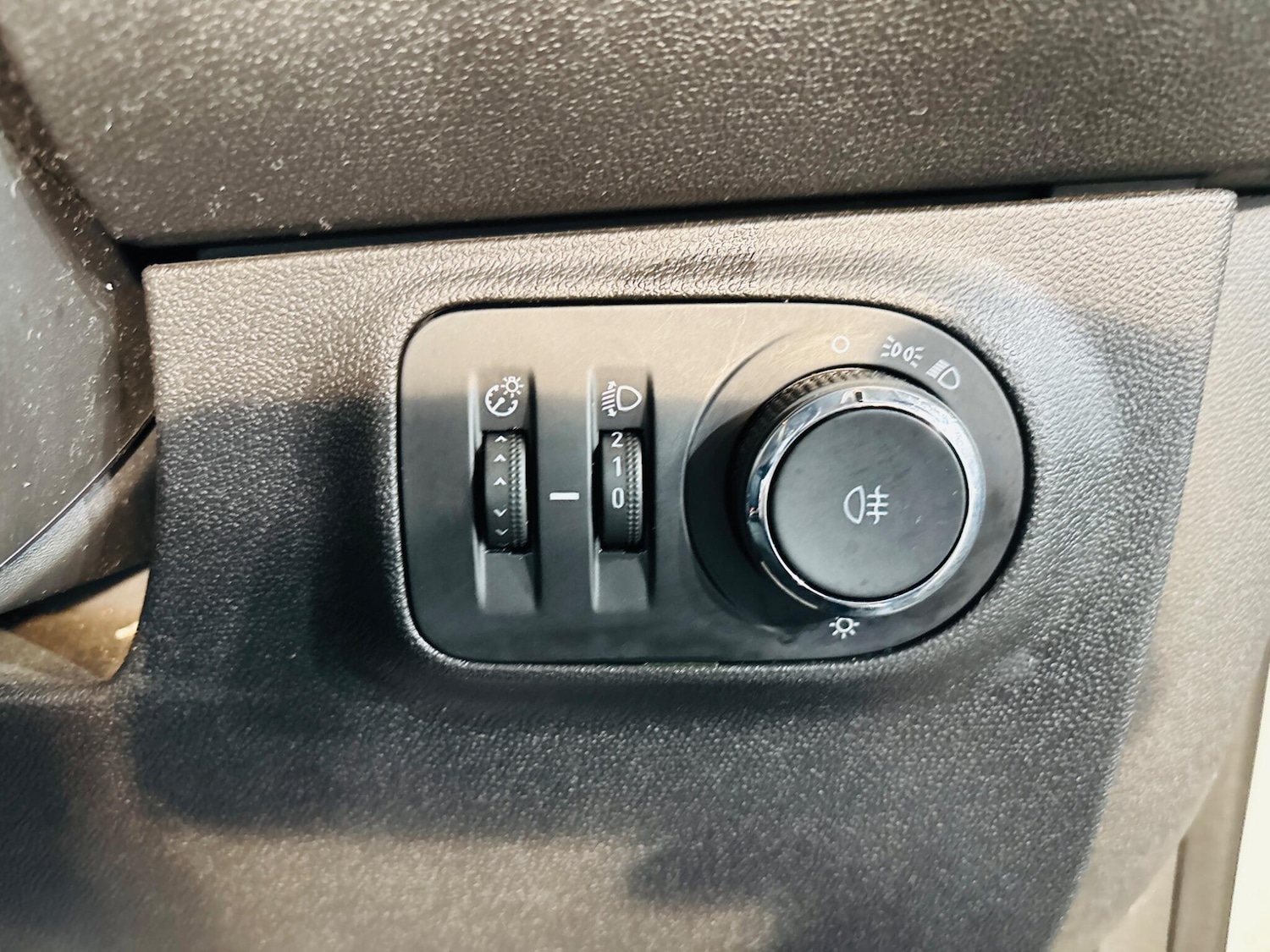 Used Vauxhall ADAM 2015 for sale - 76200325: Photo 21